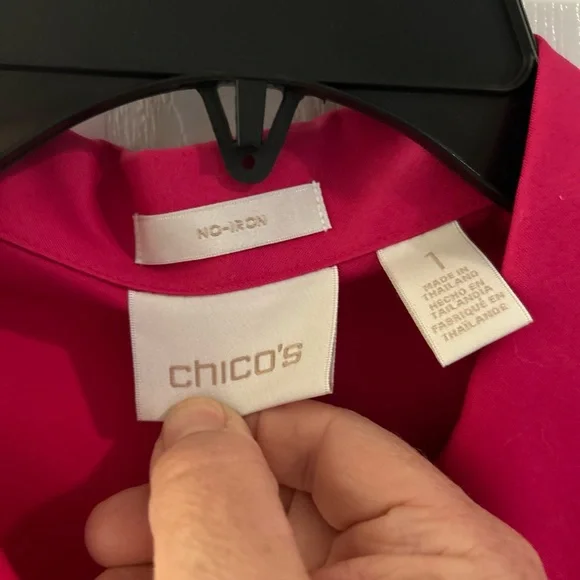 Chico’s No Iron Bright Pink SZ 1/M Button Front Top - Picture 2 of 6